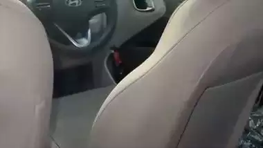 Horny lady’s outdoor blowjob makes her guy cum in the car