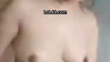 Naked aunty in apartment making video for secret lover