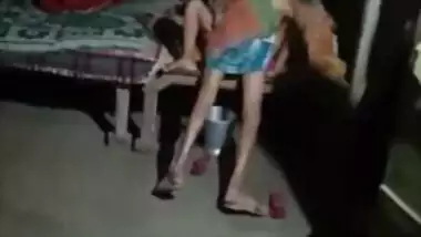 MMS video of Desi MILF in sari tempting father-in-law into XXX fucking