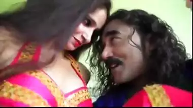 Bollywood Indian sex scandal of big boobs bhabhi gone viral!