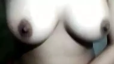 Cute Bengali YouTuber nude boobs and pussy expose