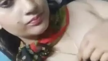Desi Cute girl showing her boobs