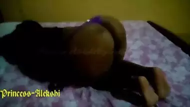 Desi aunty showing her big ass