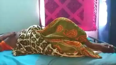 Indian cheating house wife saree removing and boobs show in web cam