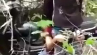 Nepali couple’s outdoor xxx video on a bike