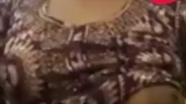 Girlfriend showing boob live on video call viral MMS