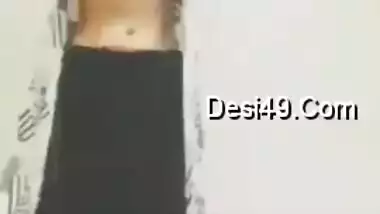 Indian babe is always prepared to satisfy lecherous fans with XXX dance