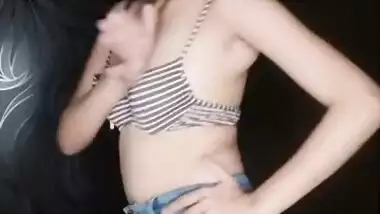 Gorgeous cutie sexy dance show for her boyfriend