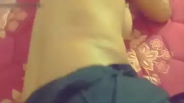 Sexual pervert manages to see Desi girl's tits and XXX orifice