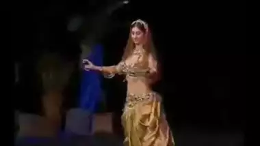 Arbic girl very sexy dance exposed