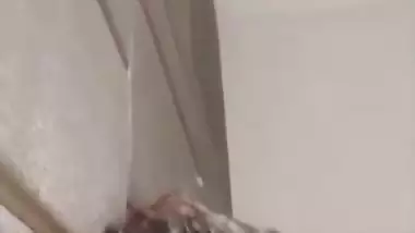 Desi xxx chudai of a Bihari girl in an Oyo room