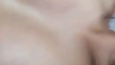 Sex MMS of a lady taking a huge dick in her tight pussy