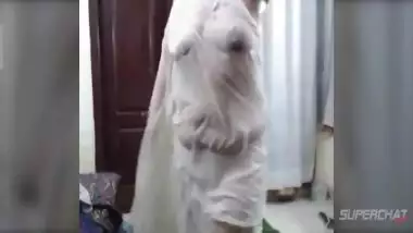 Horny Indian bbw wife gets wet and erotic dance on webcam