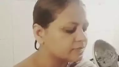 Attractive and naked Desi MILF washes her XXX assets in the shower