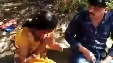 Desi lovers caught fucking outdoors by strangers