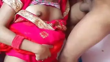 The girl in a saree gives an Indian blowjob and eats cum