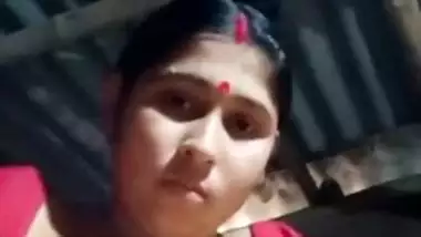 Boudi Bibastra MMS Showing Big boobs and Pussy