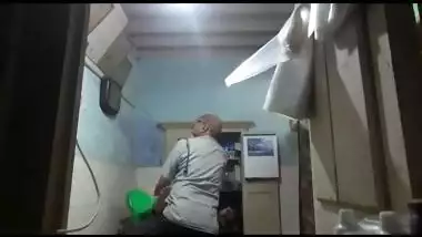 Desi teen comes to a XXX doctor who has sex with her in his office