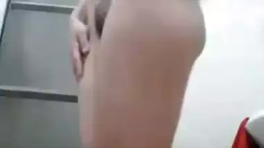 Pakistani bathing leaks video