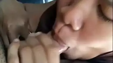 Indu hijabi girl suck her bf dick