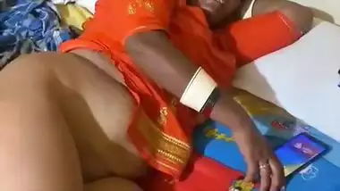 Mature slut pussy showing to customer for fucking