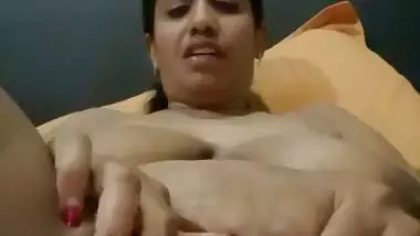 Mature MILF masturbating wet pussy in horny mood