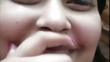 Beautiful Chamet cam girl nude round boobs showing