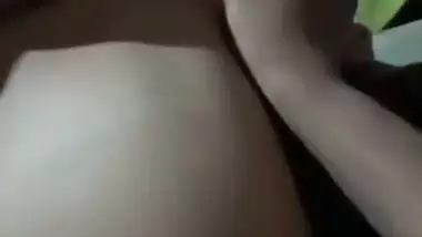 Chubby Bangla lady allows her cousin to press her boobs