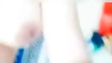 Natural Desi MILF shows XXX boobs and squeezes them so sexy on camera