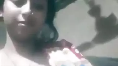 DESI NEWLY MARRIED BHABHI SHOWING NUDE