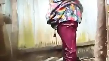 Desi Bhabhi Outdoor Bathing