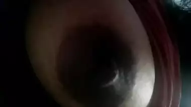 Desi slut thinks her XXX tits are too sexy not to be exposed worldwide
