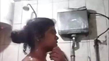 Local bhabhi selfie in the bathroom