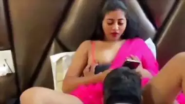 Gigolo licks slut Siya’s pussy in desi sex video