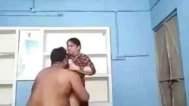 MMS video of mature Bhabhi having XXX affair with fat Desi neighbor