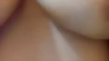 Desi Babe Showing Big Boobies