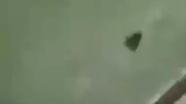 Fucking Desi maid MMS sex video discharged by her abode owner