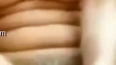 Desi whore strips and actively XXX drills her twat with long dildo