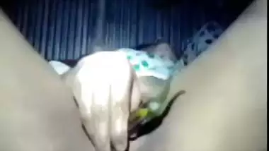 Horny Desi girl dildoing her chubby pussy with zucchini XXX