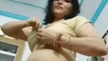 Desi MILF distracted from daily duties by XXX friend asking for XXX show